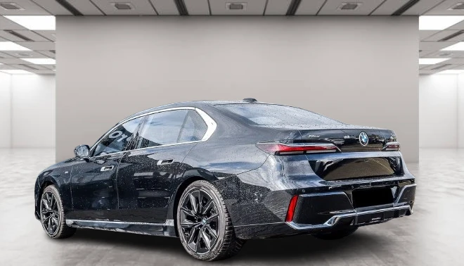 BMW 740 d xDrive = M-Sport Pro = Гаранция, снимка 2 - Автомобили и джипове - 55406413