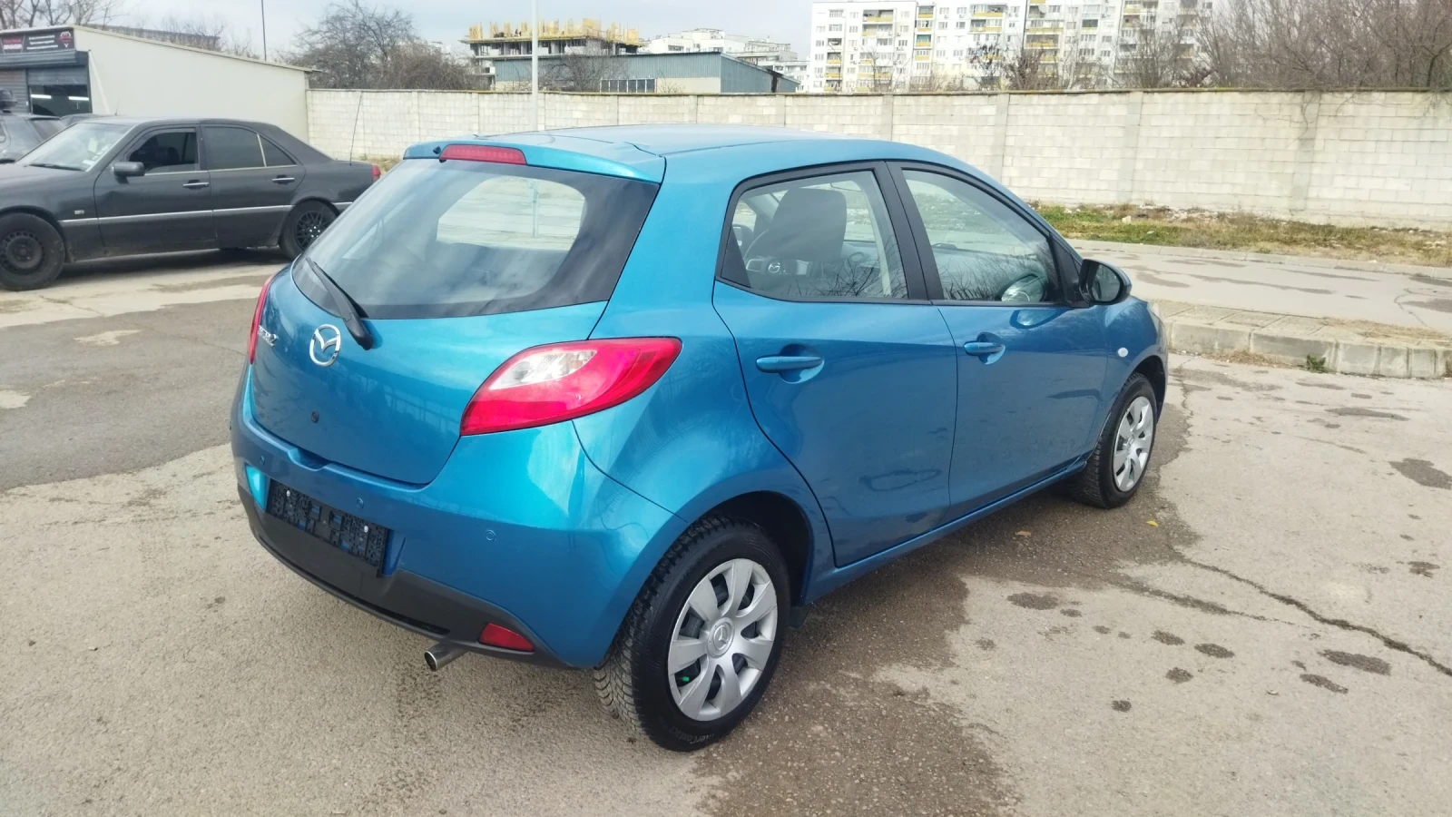 Mazda 2 1.5i Автоматик Швейцария - изображение 5