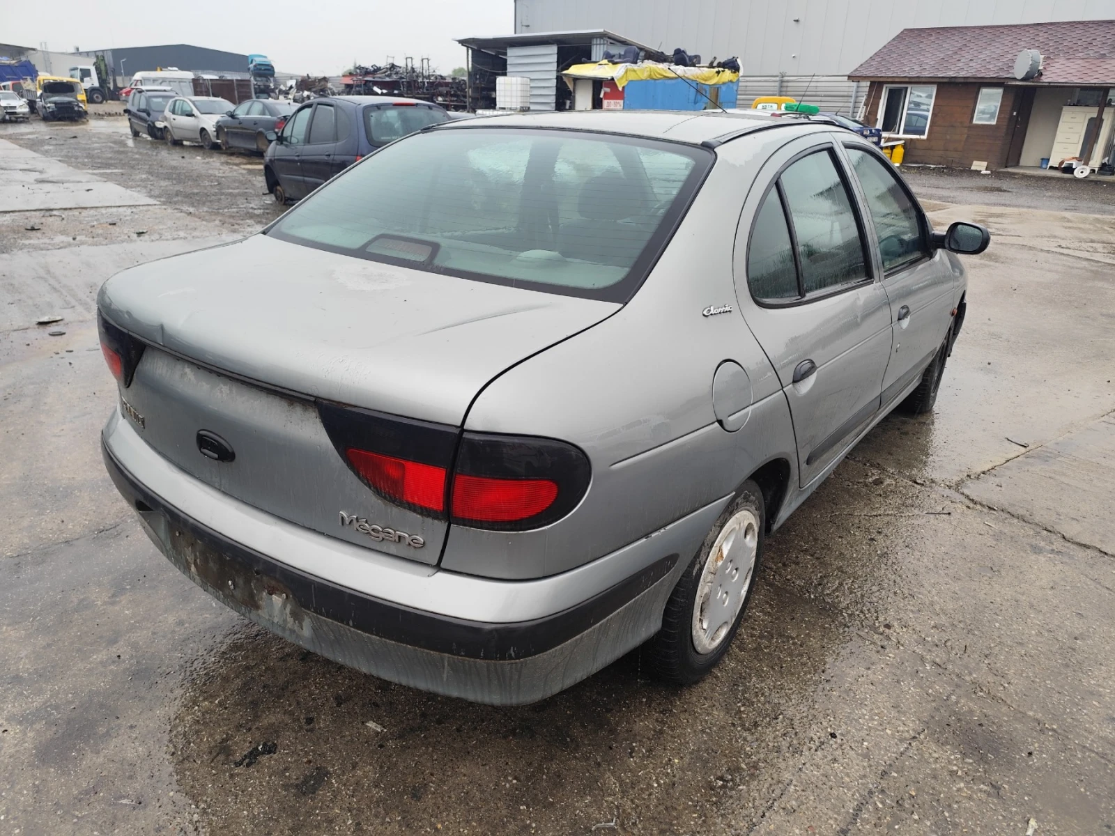 Renault Megane 1.6 - изображение 3