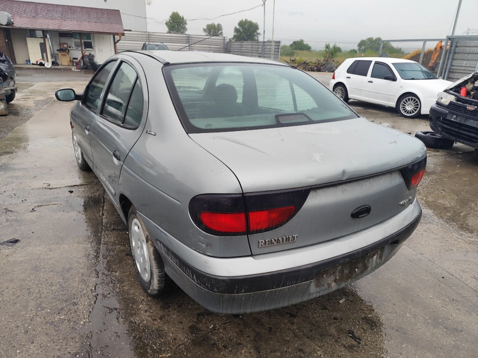 Renault Megane 1.6 - изображение 4