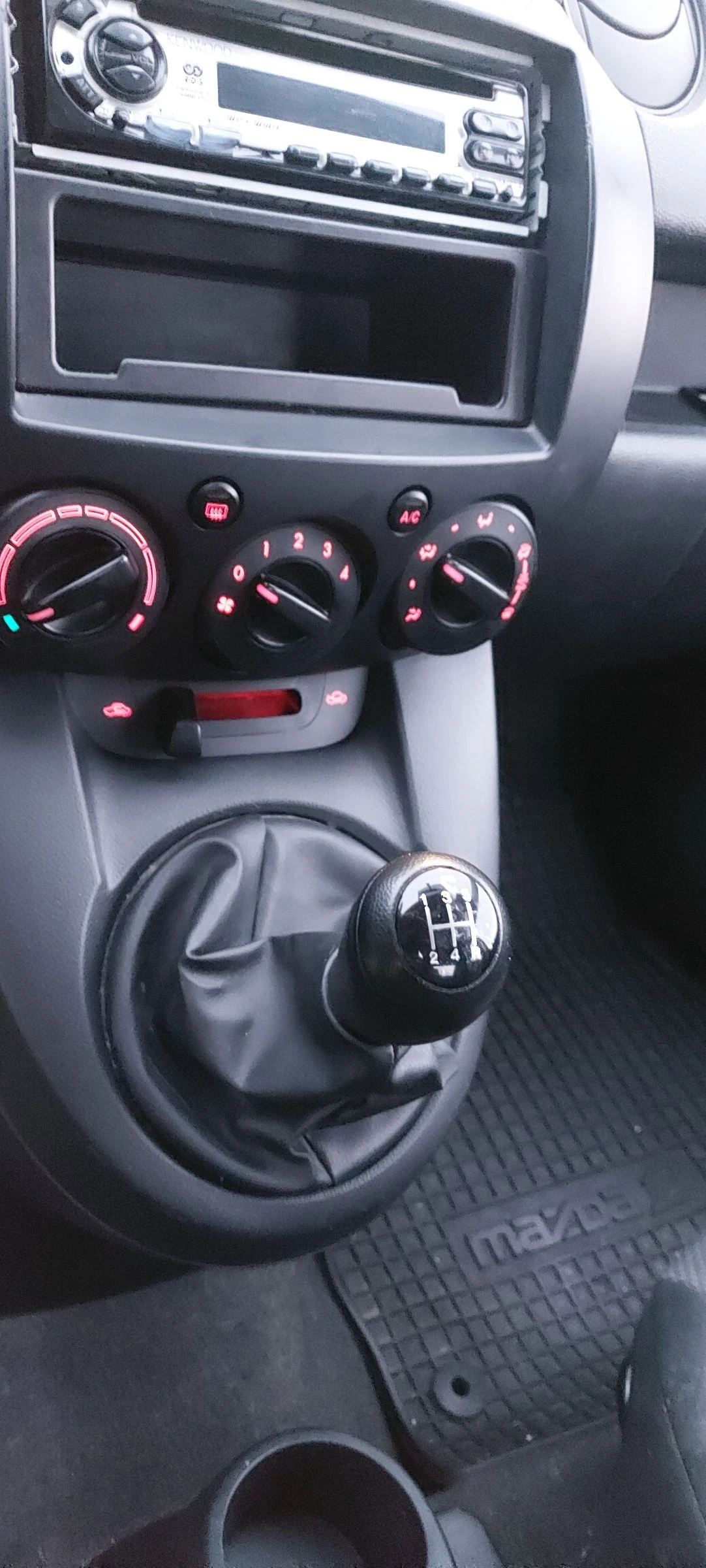 Mazda 2 1.3i | Mobile.bg   6