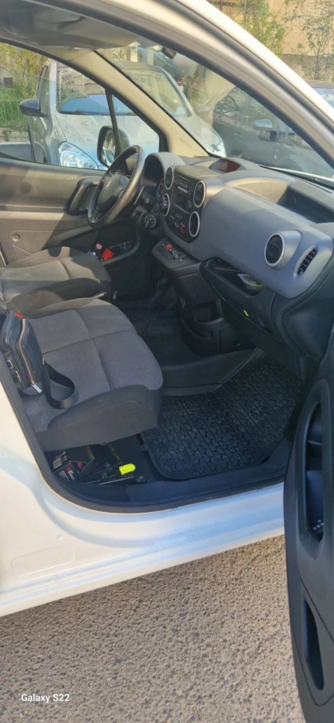 Peugeot Partner 1.6d 100 к.с. 2017 автоматик, снимка 9 - Автомобили и джипове - 54149750