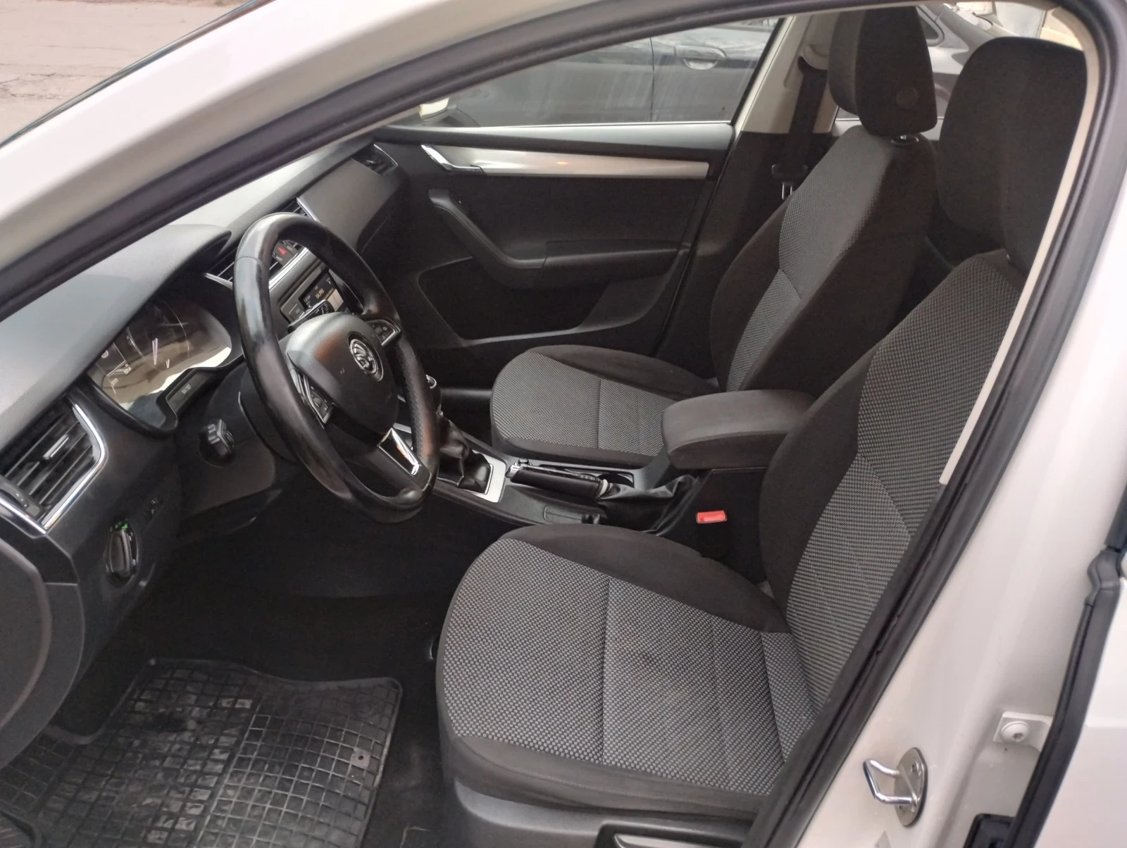 Skoda Octavia, снимка 8 - Автомобили и джипове - 54179606