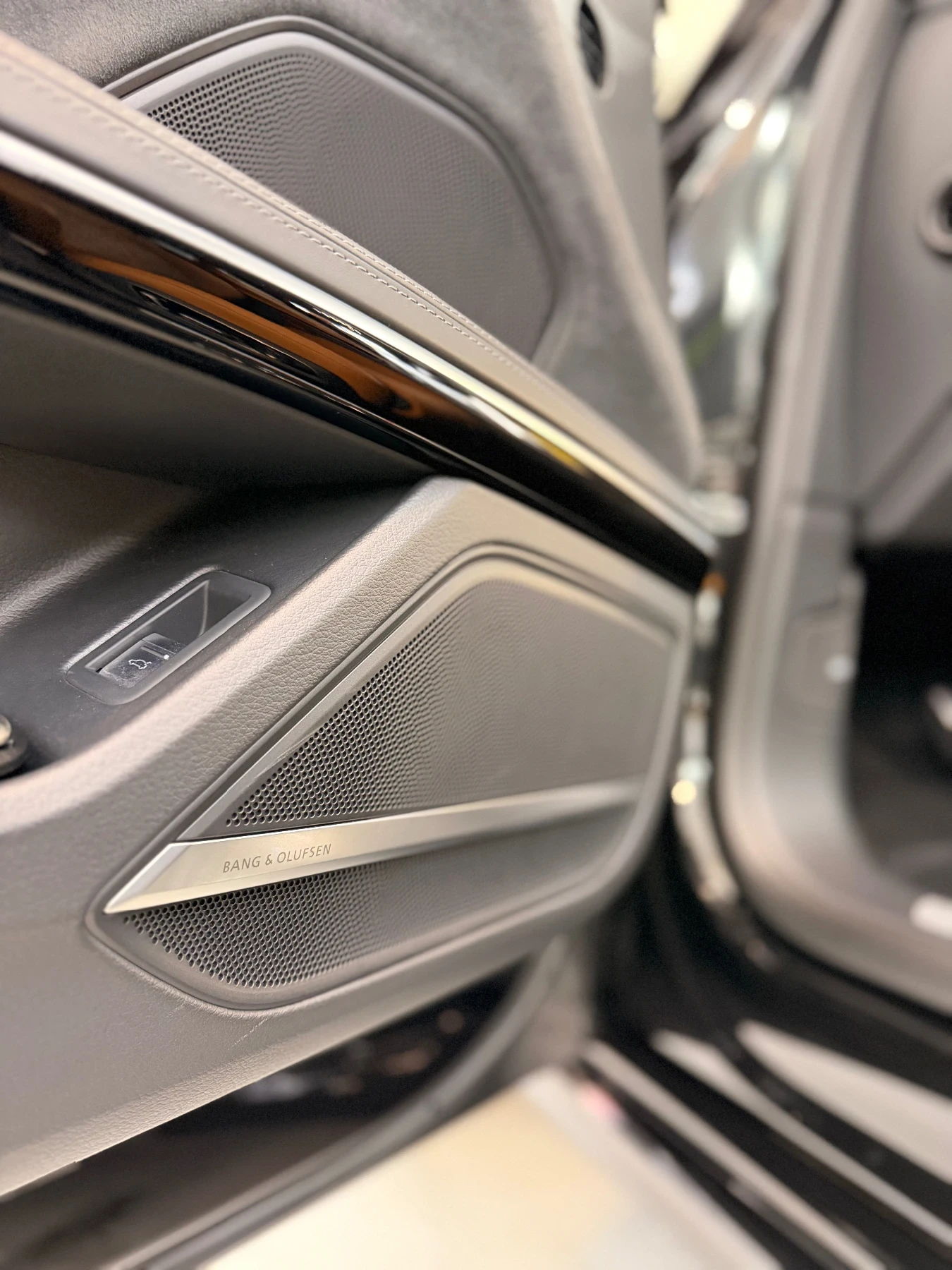 Audi A8 Audi A8 L 60 TFSI , снимка 9 - Автомобили и джипове - 54225160