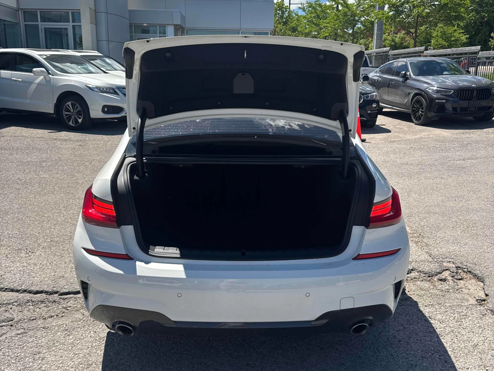 BMW 330 i xDrive/M-Pack/H&K/Video, снимка 6 - Автомобили и джипове - 54760557