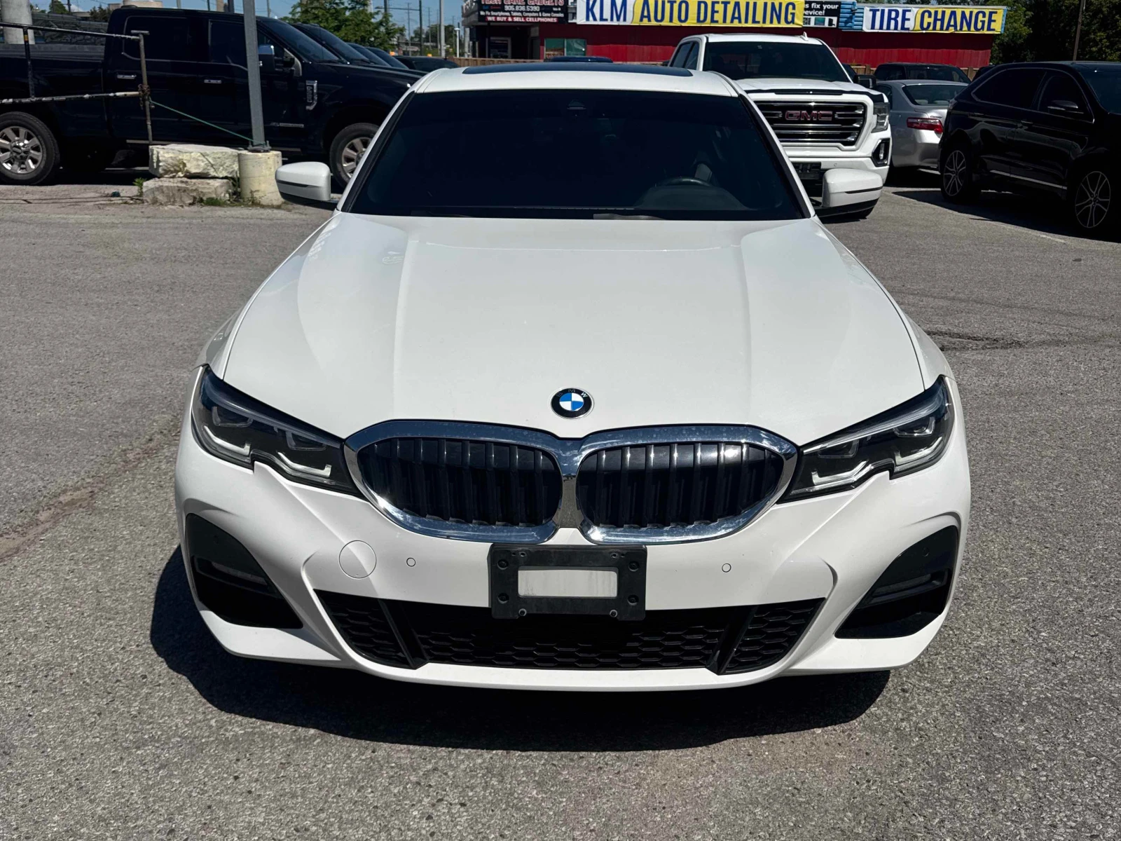 BMW 330 i xDrive/M-Pack/H&K/Video, снимка 2 - Автомобили и джипове - 54760557