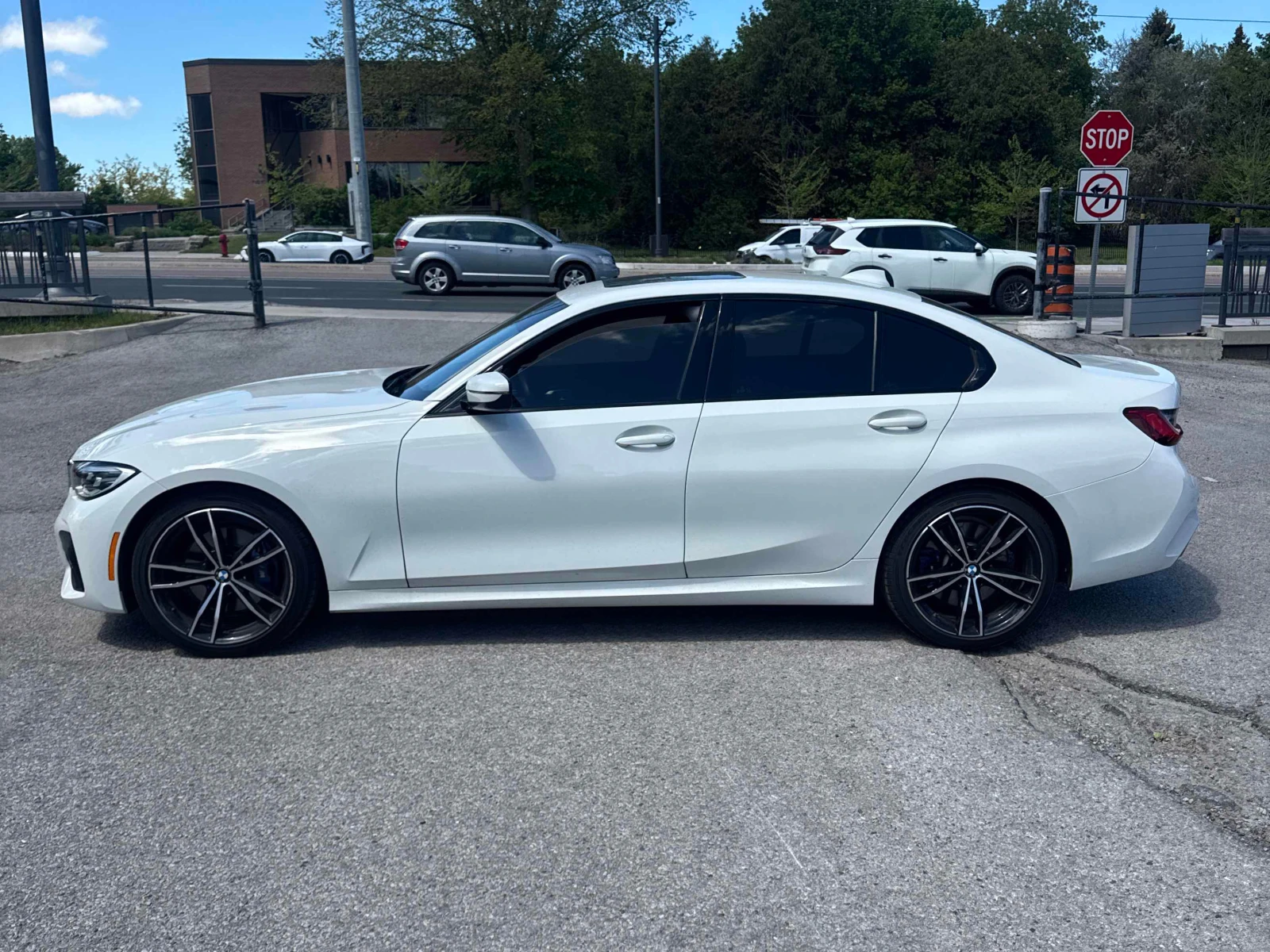 BMW 330 i xDrive/M-Pack/H&K/Video, снимка 3 - Автомобили и джипове - 54760557