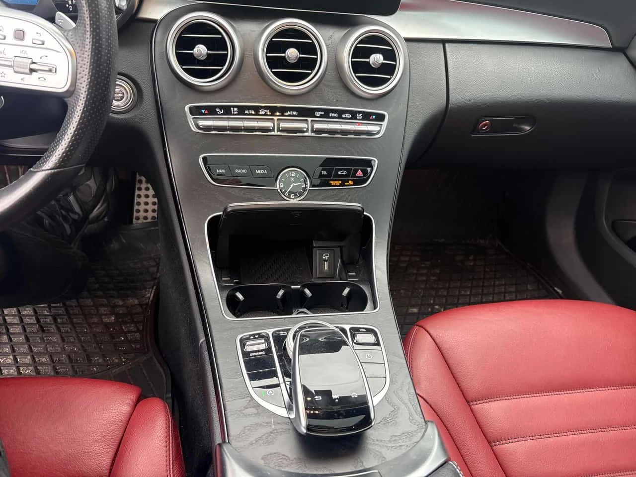 Mercedes-Benz C 300 4MATIC* DISTRONIC* CARFAX* АВТОКРЕДИТ* , снимка 12 - Автомобили и джипове - 55540642