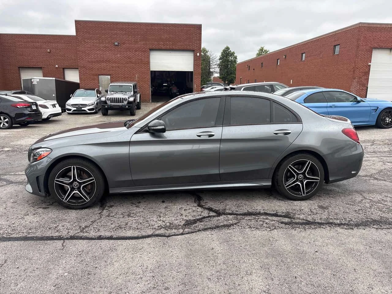 Mercedes-Benz C 300 4MATIC* DISTRONIC* CARFAX* АВТОКРЕДИТ* , снимка 2 - Автомобили и джипове - 55540642