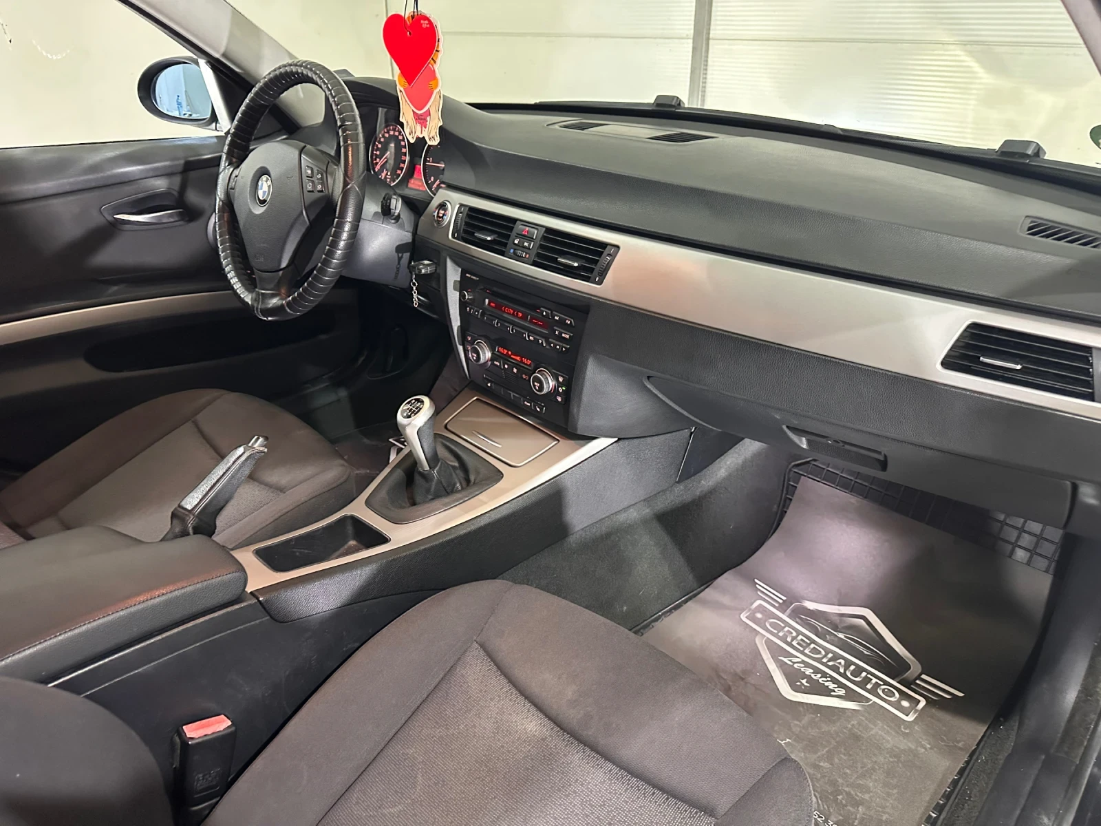 BMW 318 D, снимка 9 - Автомобили и джипове - 55844297