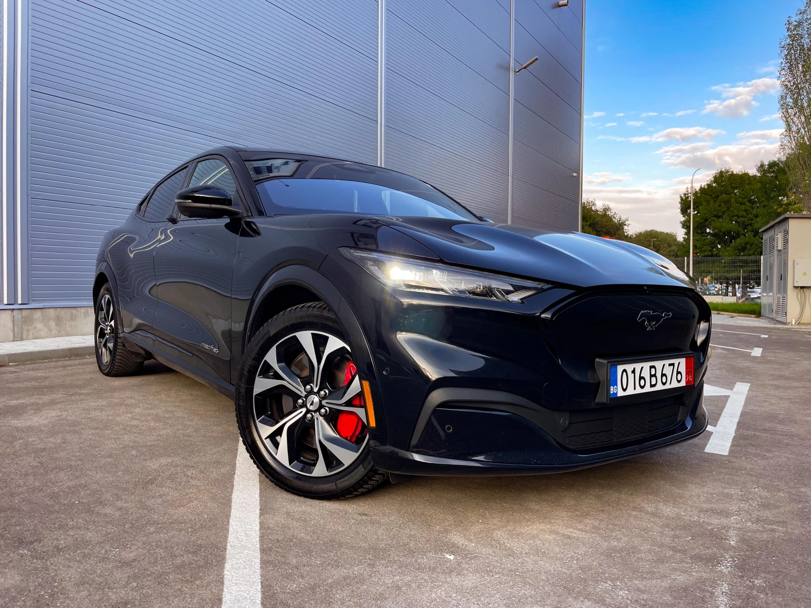 Ford Mustang Mach-E AWD 78KW 351HP 7% Деградация, снимка 17 - Автомобили и джипове - 56021041