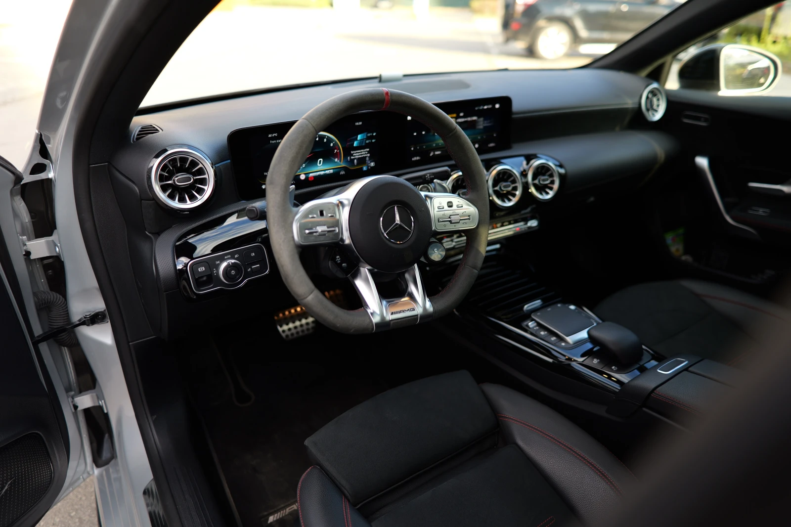 Mercedes-Benz A 35 AMG 4matic Panorama с НОВ ДВИГАТЕЛ и ГАРАНЦИЯ, снимка 10 - Автомобили и джипове - 56074314