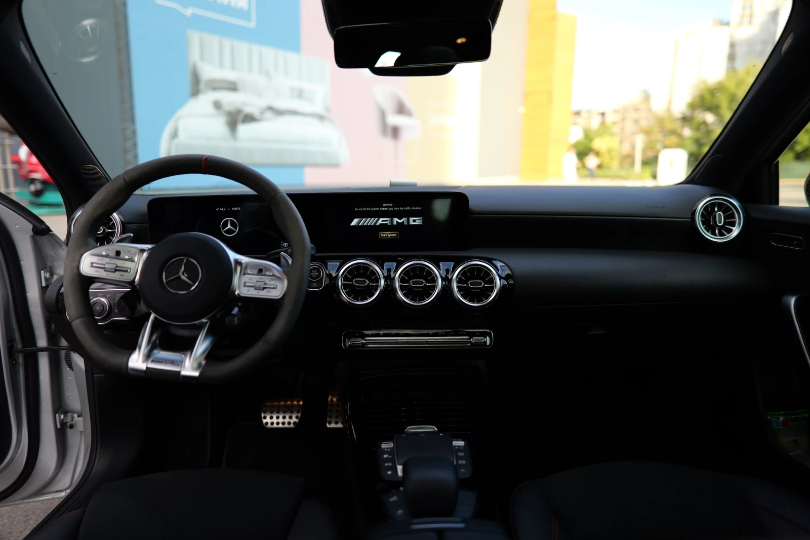 Mercedes-Benz A 35 AMG 4matic Panorama с НОВ ДВИГАТЕЛ и ГАРАНЦИЯ, снимка 15 - Автомобили и джипове - 56074314