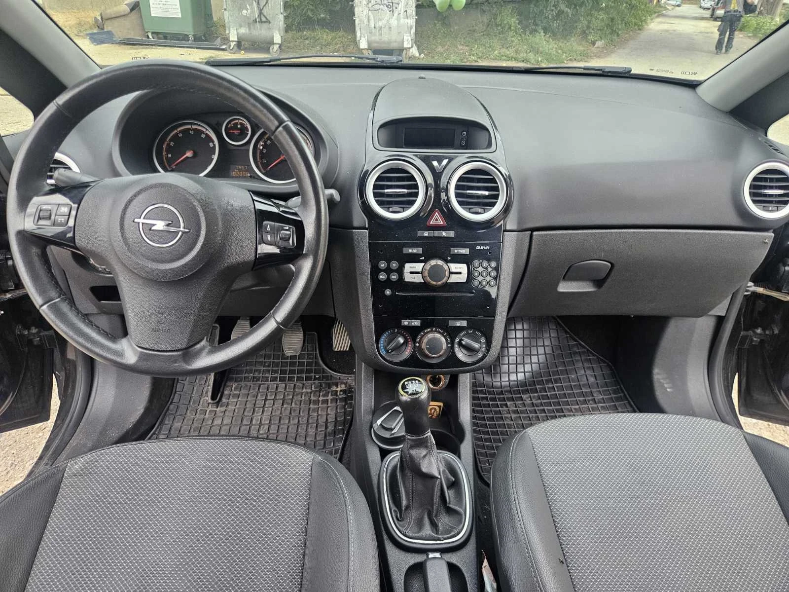 Opel Corsa 1.4i, снимка 9 - Автомобили и джипове - 56085342