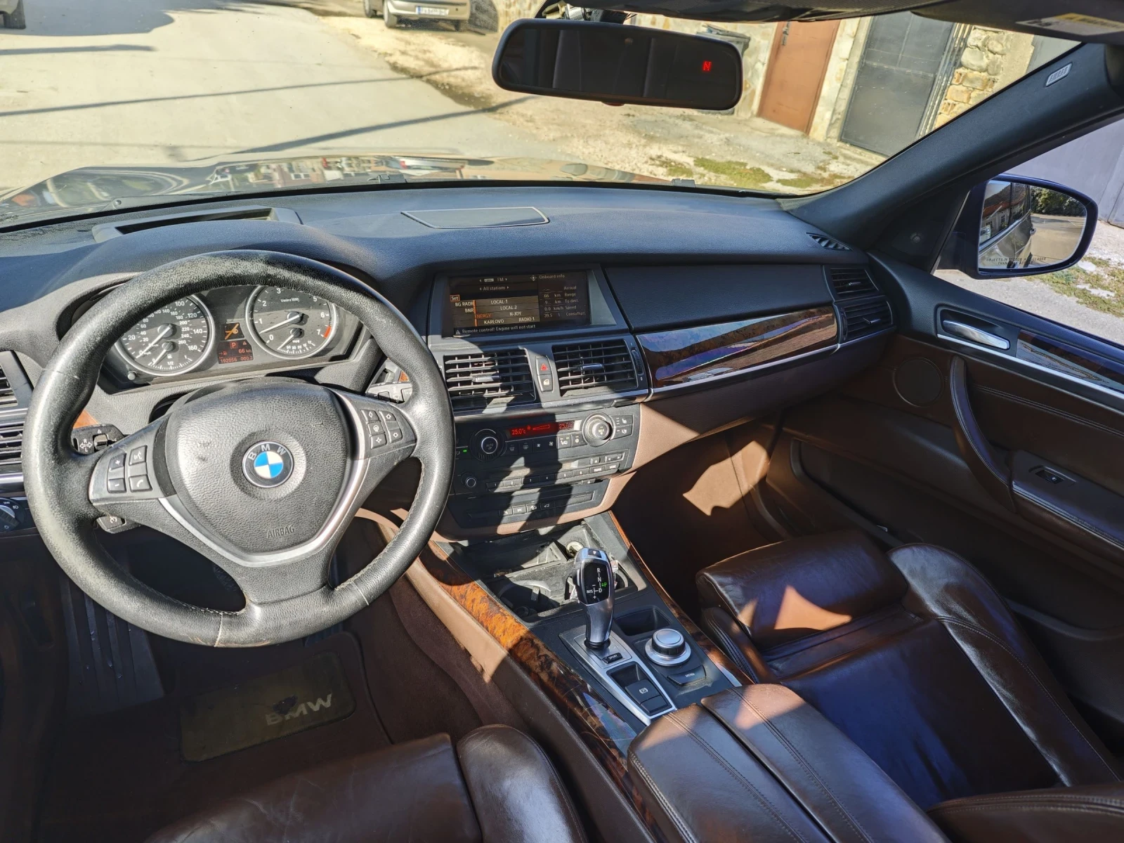 BMW X5 4.8i - изображение 7