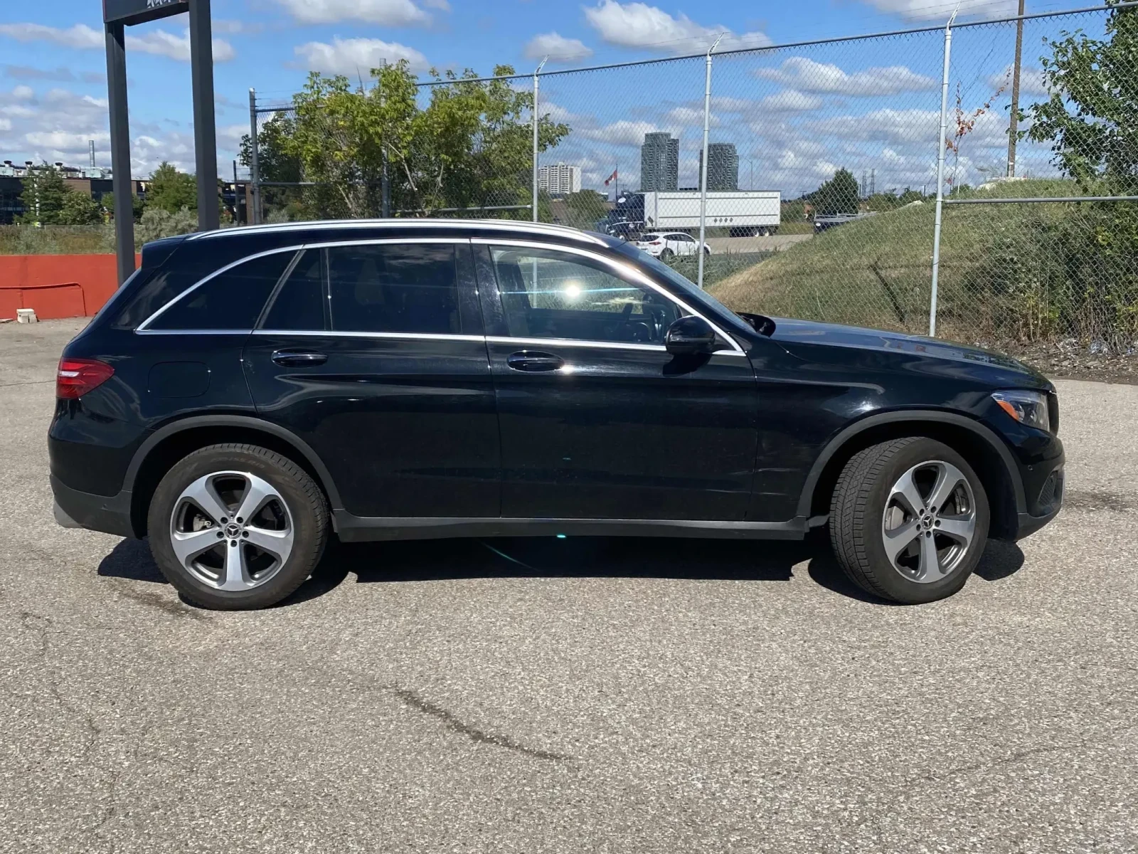 Mercedes-Benz GLC 300 * ЦЕНА ДО БЪЛГАРИЯ* * АВТОКРЕДИТ*  - изображение 3