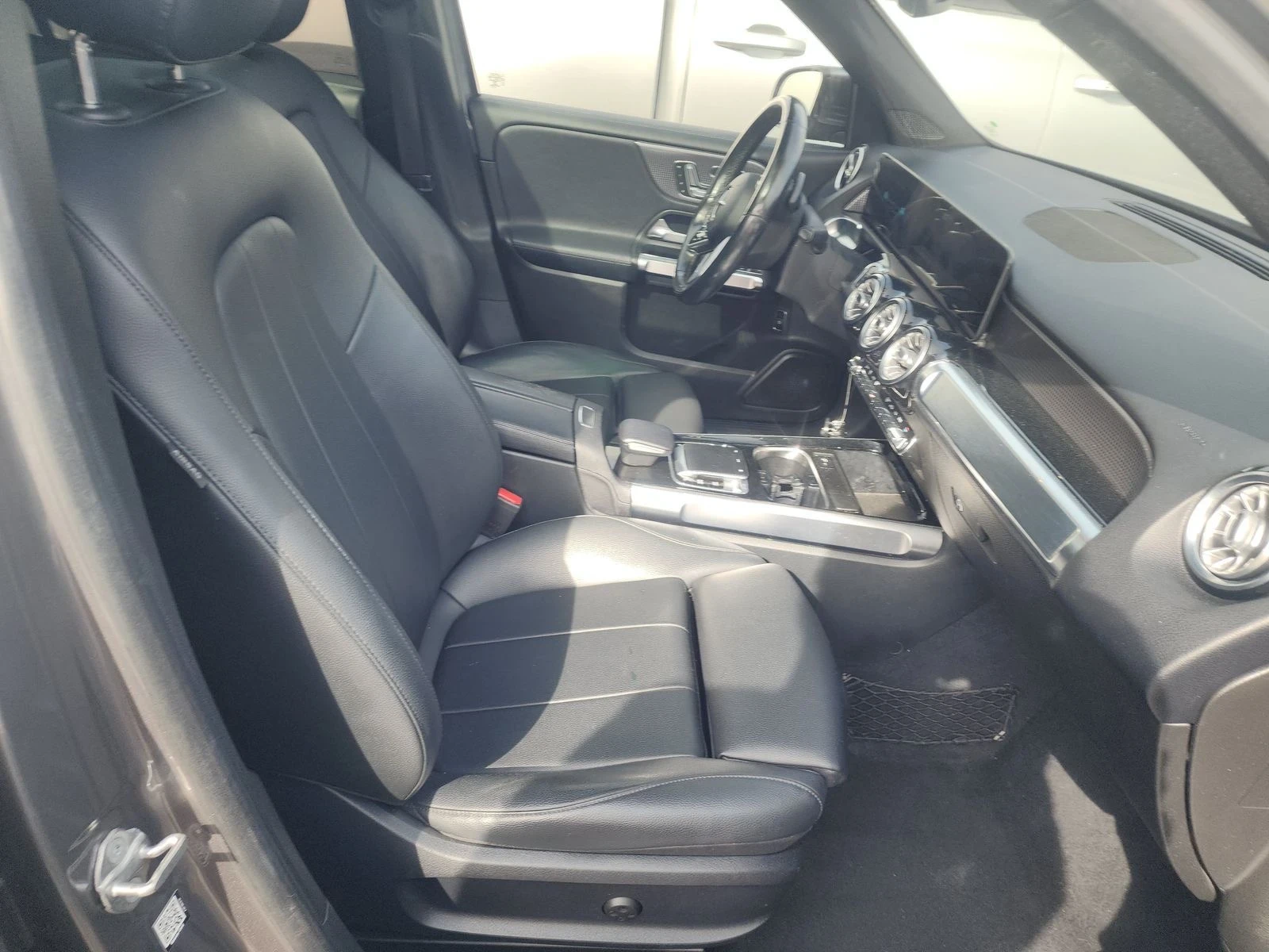 Mercedes-Benz GLB 4MATIC | 360 КАМЕРА | ПАНОРАМА | KEYLESS | , снимка 9 - Автомобили и джипове - 54025143