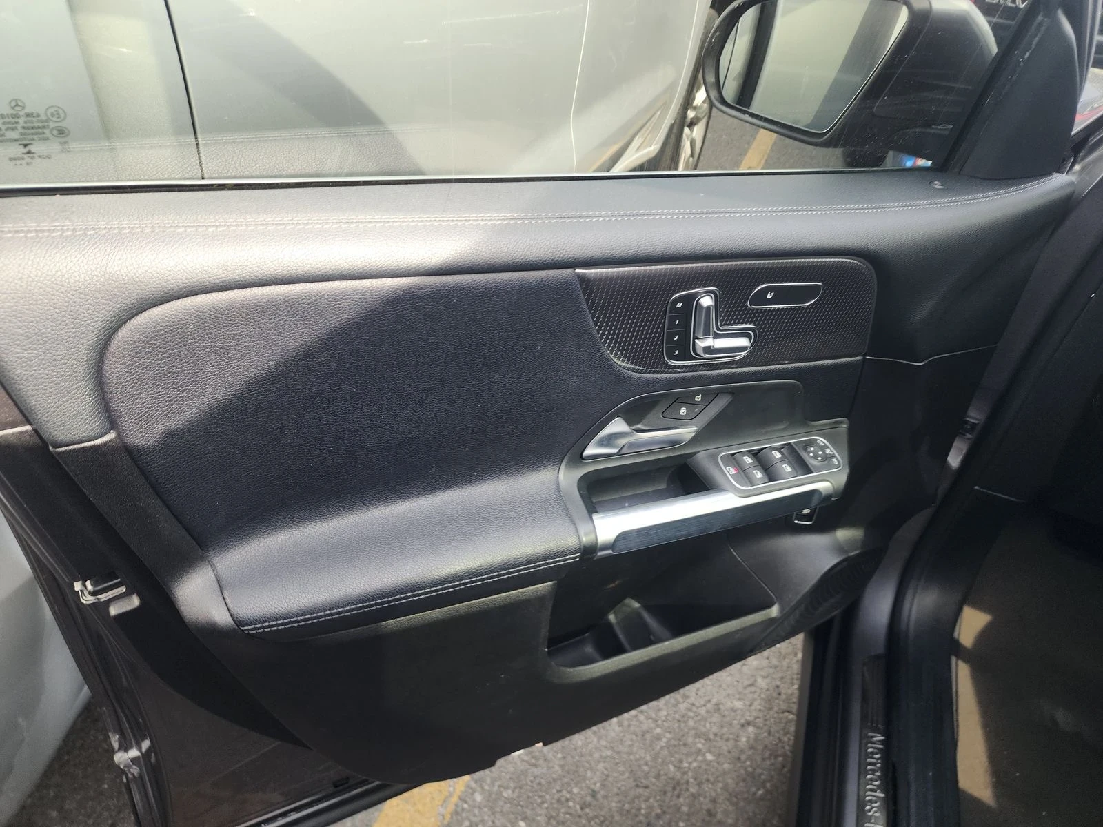 Mercedes-Benz GLB 4MATIC | 360 КАМЕРА | ПАНОРАМА | KEYLESS | , снимка 10 - Автомобили и джипове - 54025143