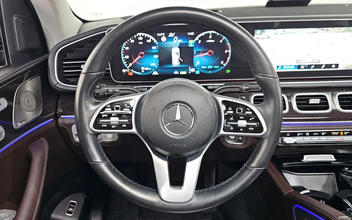 Mercedes-Benz GLE 300 4MATIC/DISTRONIC/BURMESTER/ОБДУХВАНЕ/ПОДГРЕВИ/PANO, снимка 12 - Автомобили и джипове - 54866000