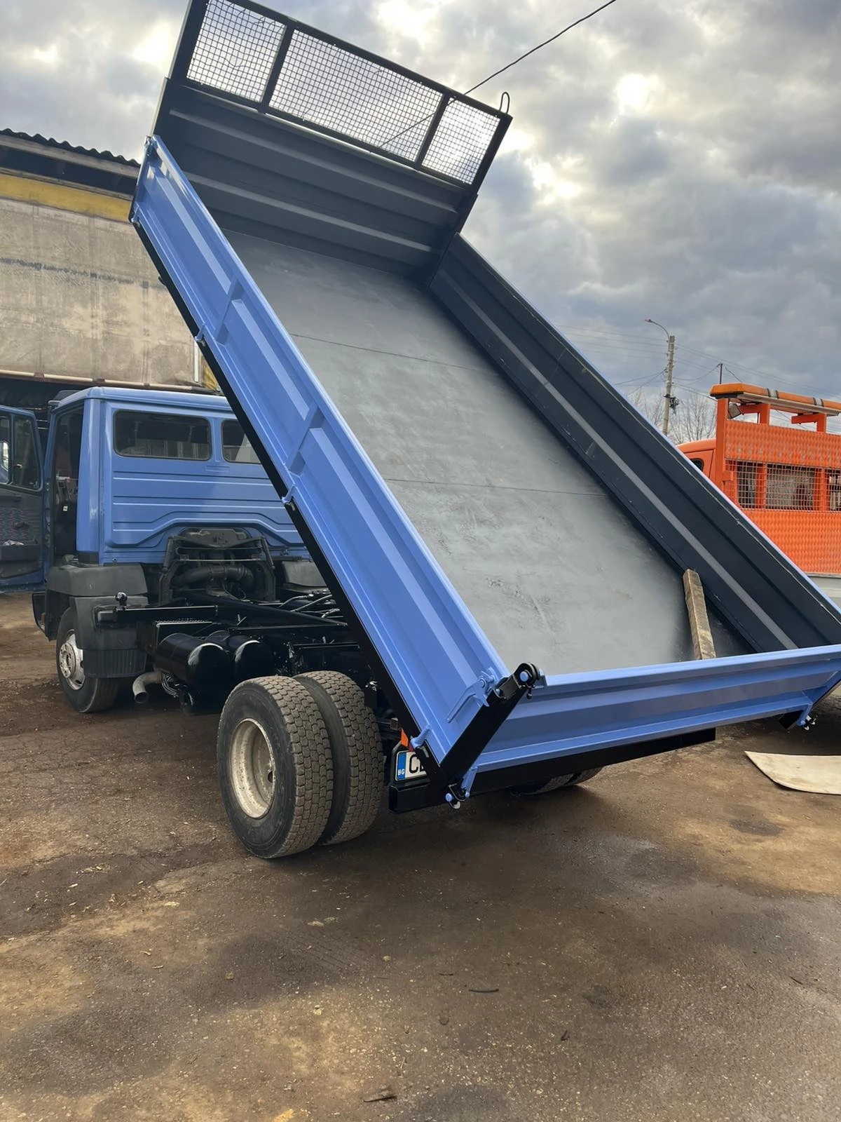 Mercedes-Benz Atego Изработка на самосвални уредби - изображение 4