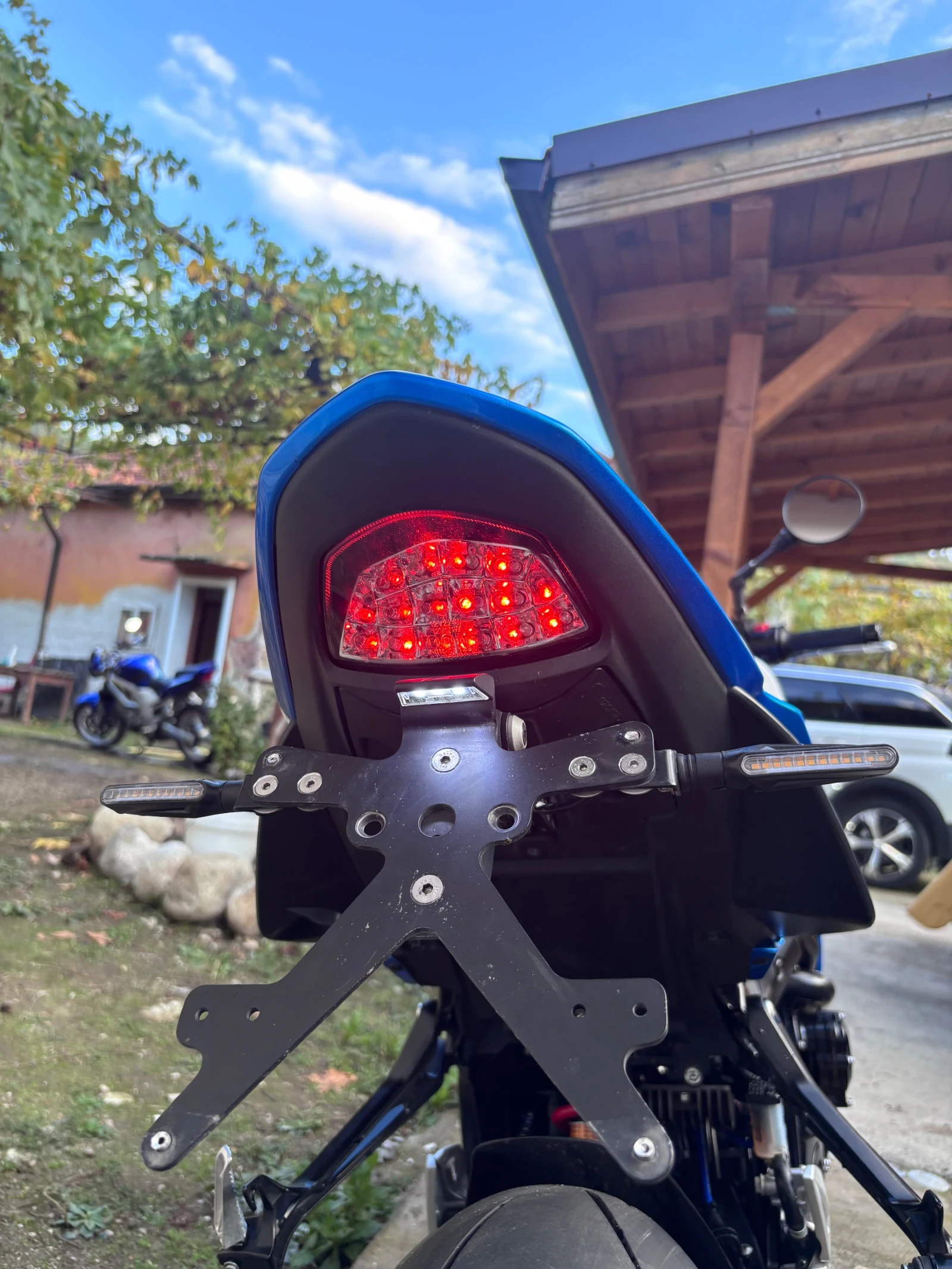 Suzuki Gsr 750 - изображение 10