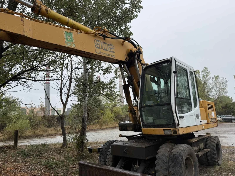 Багер Liebherr 902, снимка 2 - Индустриална техника - 52596272