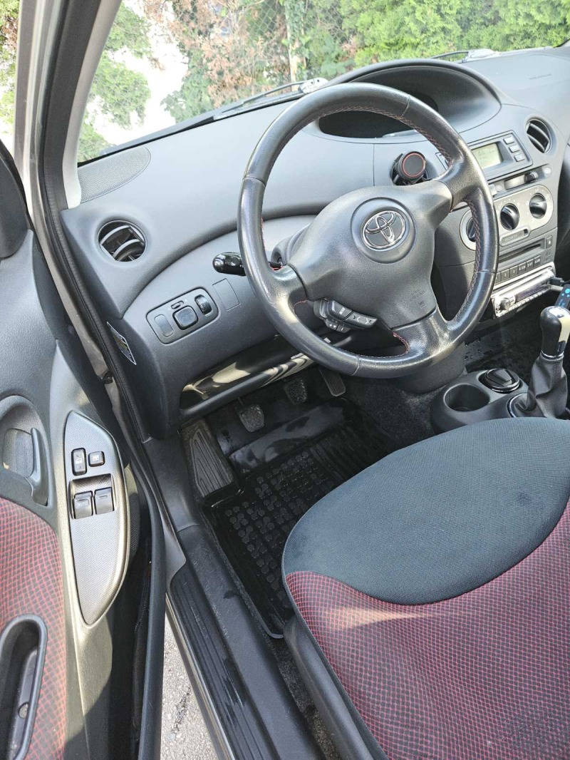 Toyota Yaris 1.4D, снимка 10 - Автомобили и джипове - 46111459