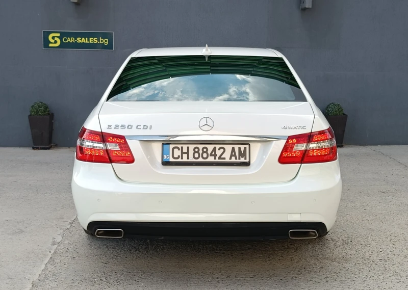 Mercedes-Benz E 220 2.2 СDi 4Matic Avantgarde, снимка 7 - Автомобили и джипове - 47063551