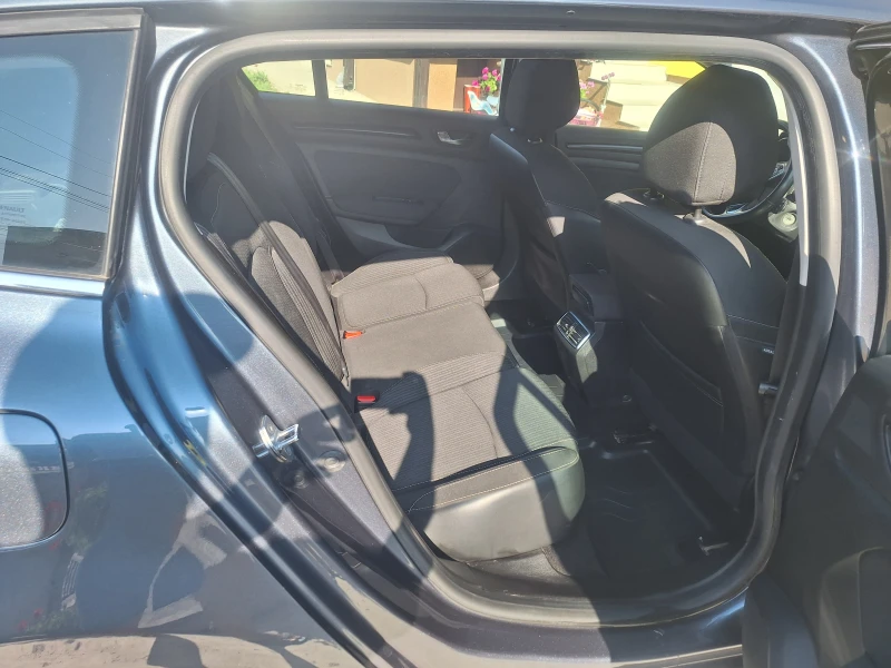 Renault Megane ШВЕЙЦАРИЯ 130TCE АВТОМАТ , снимка 13 - Автомобили и джипове - 52112298