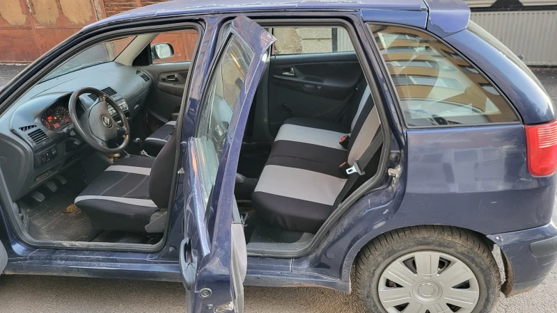 Seat Ibiza 1.4i, снимка 7 - Автомобили и джипове - 52257686
