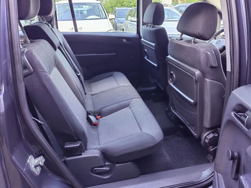 Opel Zafira 1.8 i Газ Бензин, снимка 8 - Автомобили и джипове - 52548642