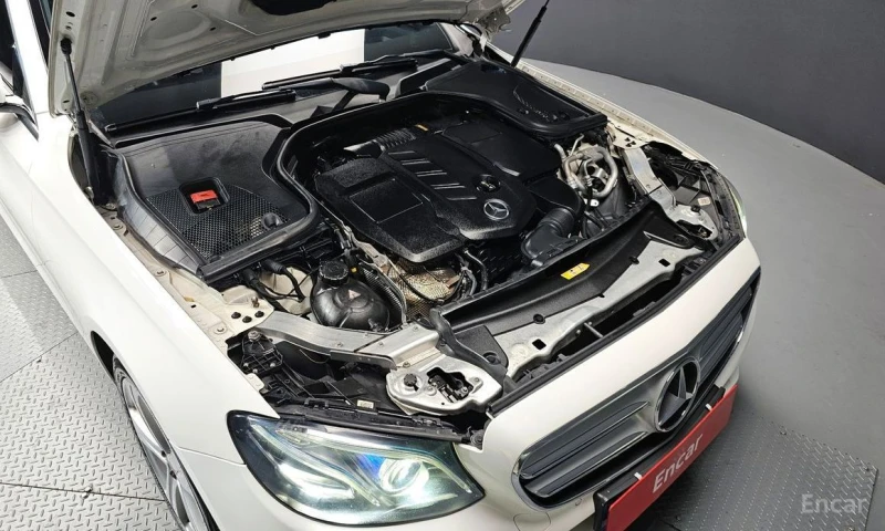 Mercedes-Benz E 220, снимка 6 - Автомобили и джипове - 52962204