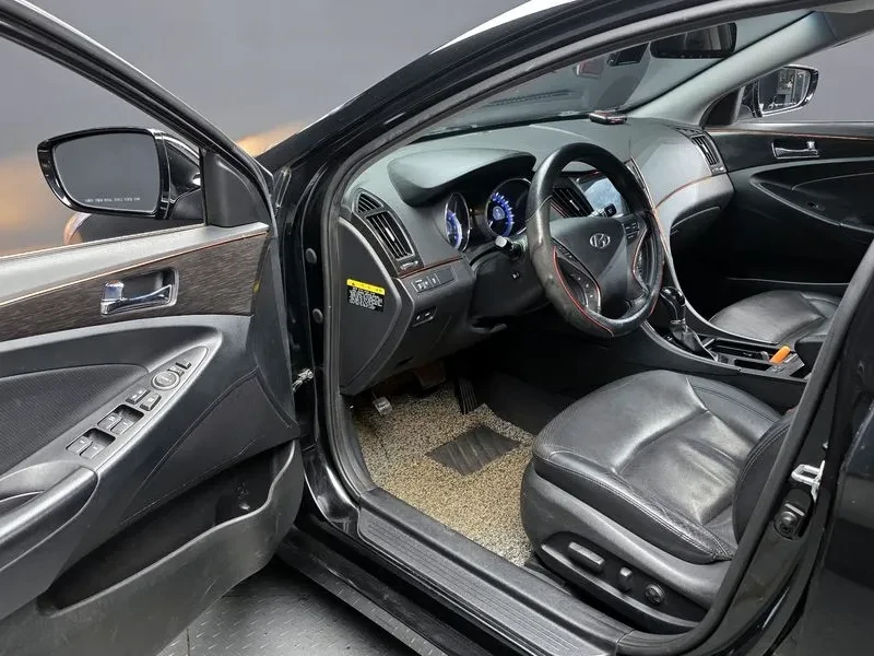 Hyundai Sonata 2.0, снимка 11 - Автомобили и джипове - 53557618