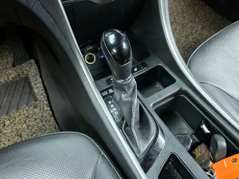 Hyundai Sonata 2.0, снимка 9 - Автомобили и джипове - 53557618