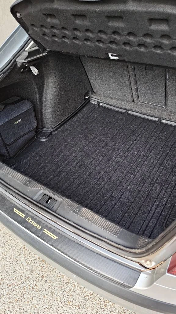 Skoda Octavia 1.6 FSI * BENZIN * 1 СОБСТВЕНИК* MICHELIN* 179600, снимка 12 - Автомобили и джипове - 53570003