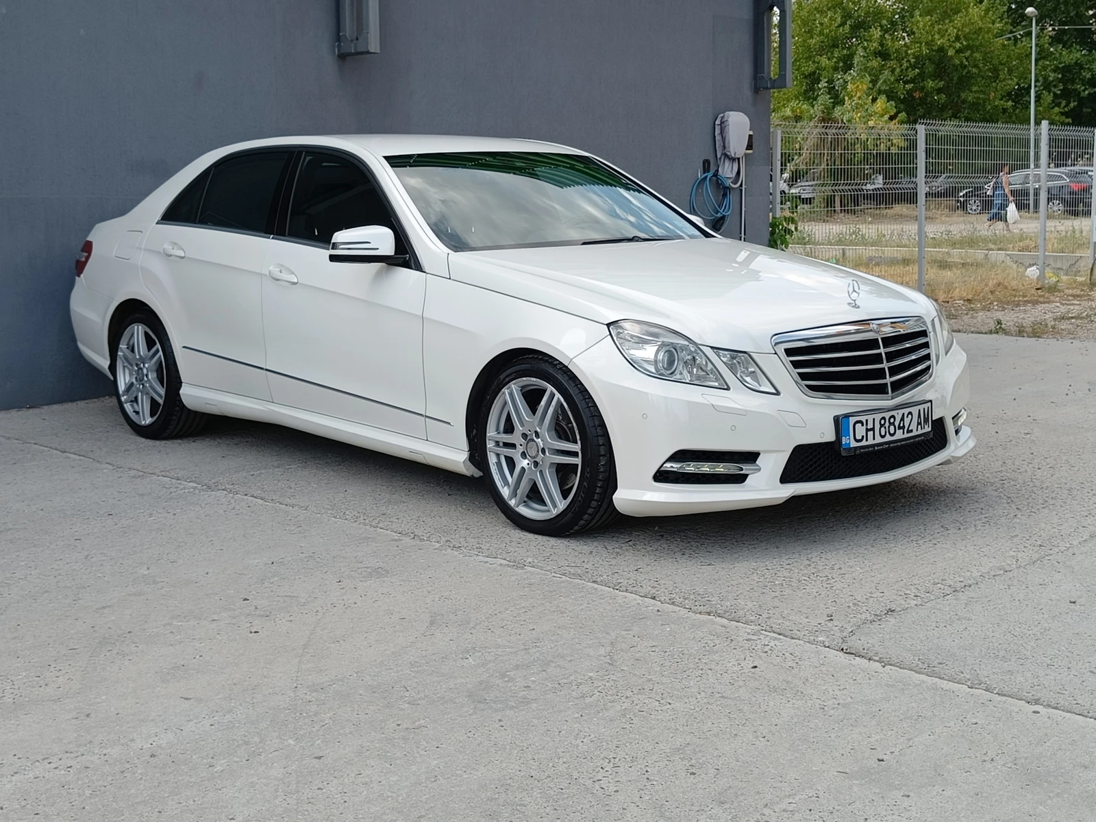 Mercedes-Benz E 220 2.2 СDi 4Matic Avantgarde - изображение 2