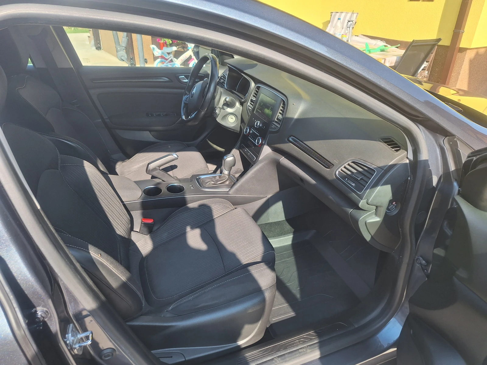 Renault Megane ШВЕЙЦАРИЯ 130TCE АВТОМАТ КОМБИ | Mobile.bg — изображение 12