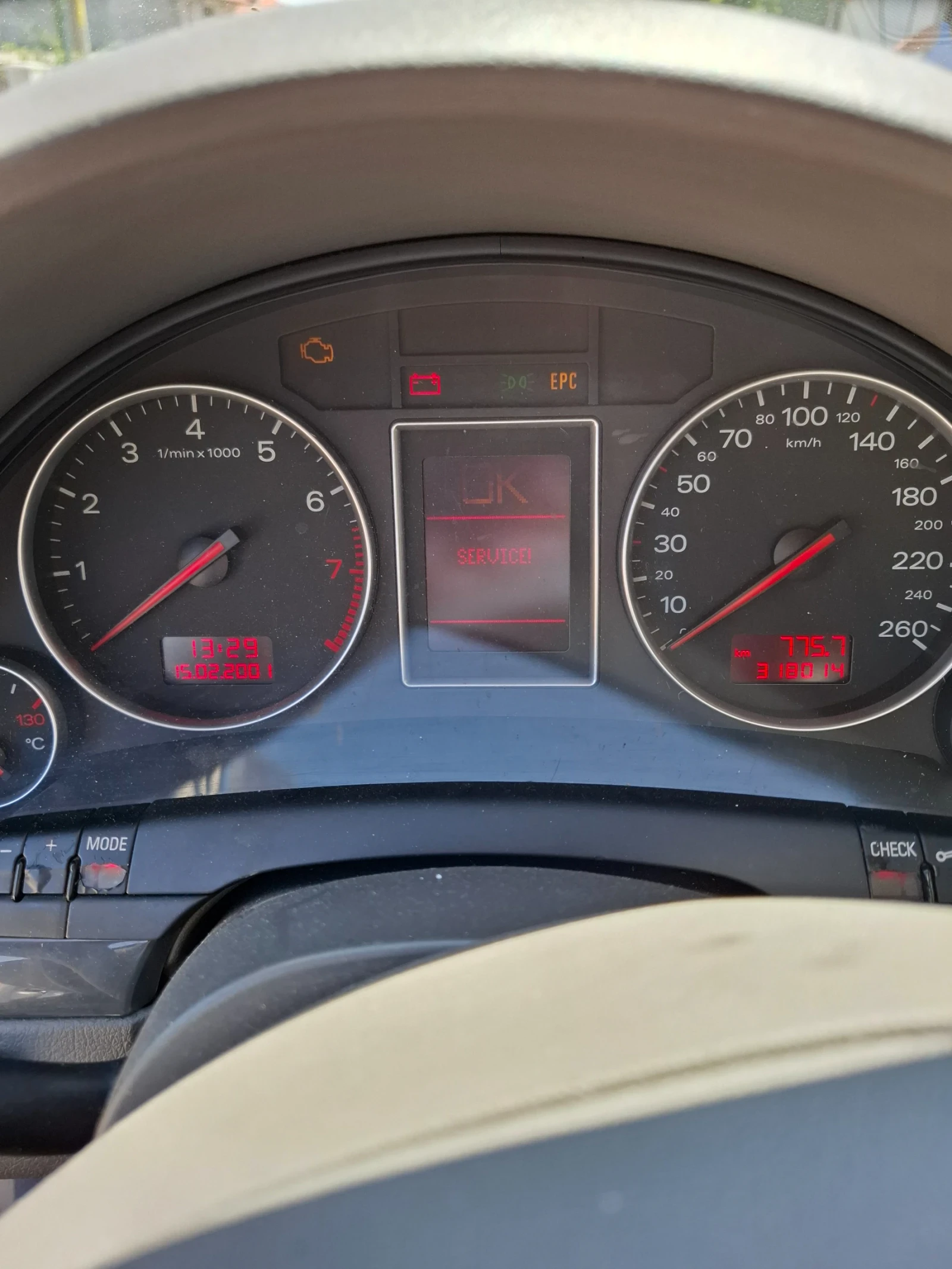 Audi A4 2.0, 131к.с. - изображение 8