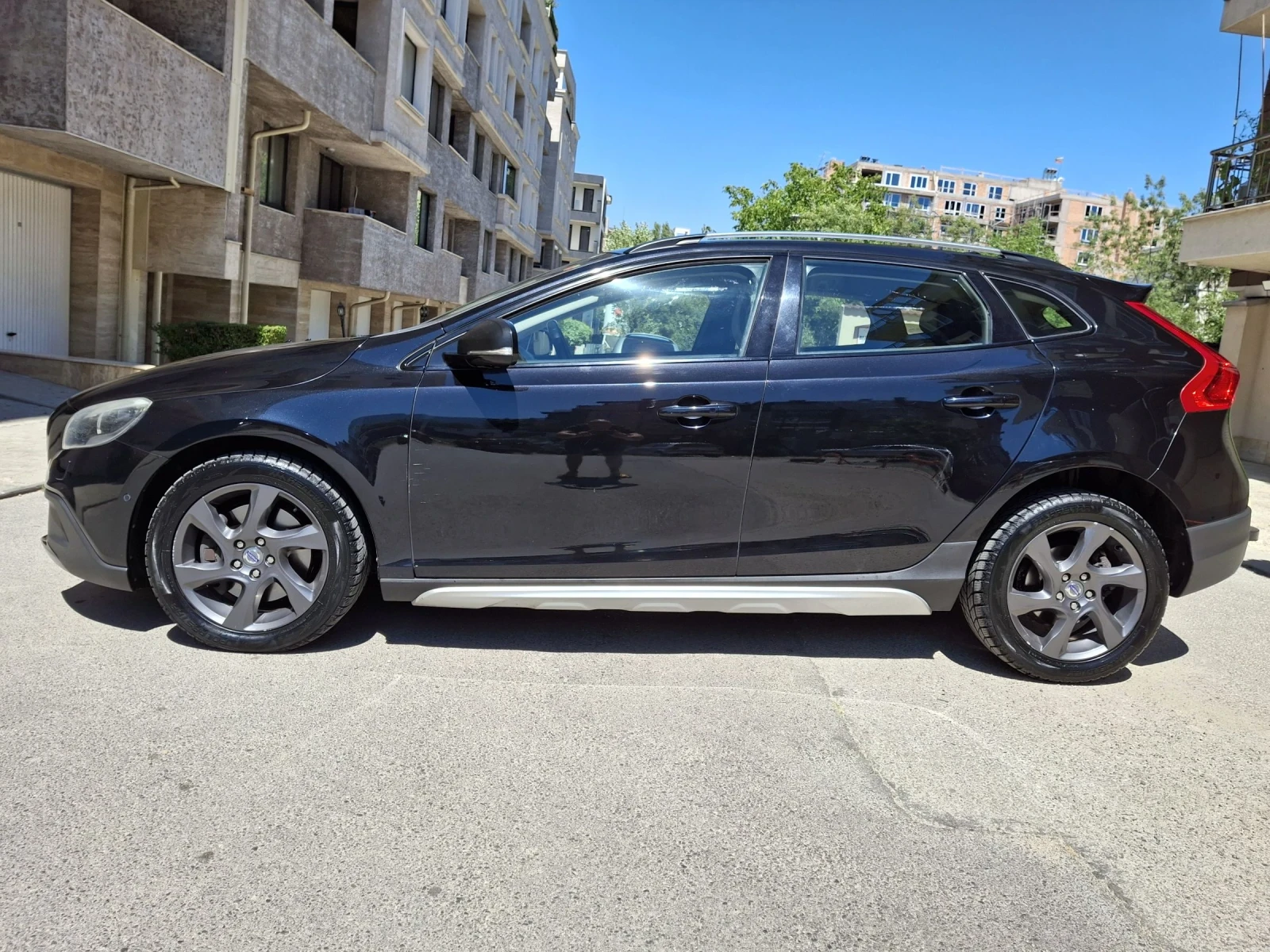 Volvo V40 Cross Country 2.5 T5 AWD Swiss - изображение 4