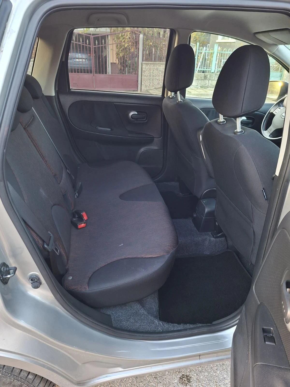 Nissan Note 1.4i 90кс - изображение 4