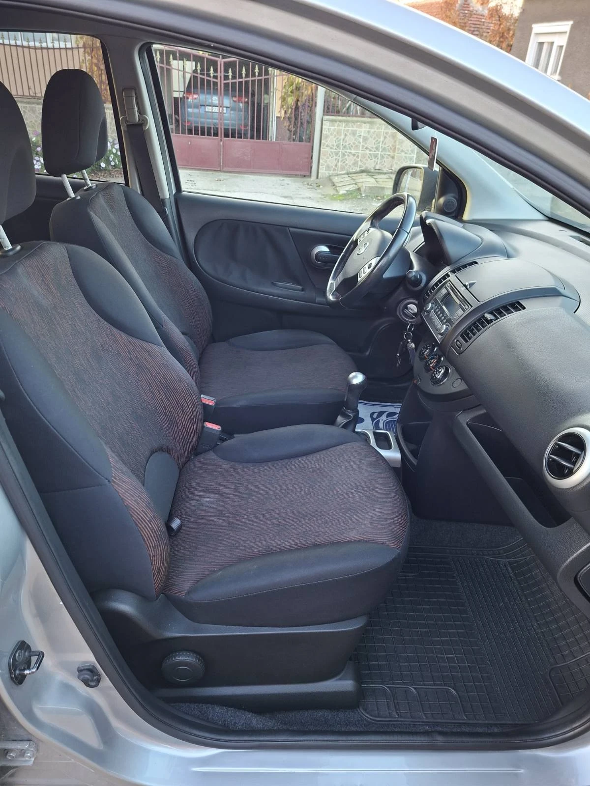 Nissan Note 1.4i 90кс - изображение 5