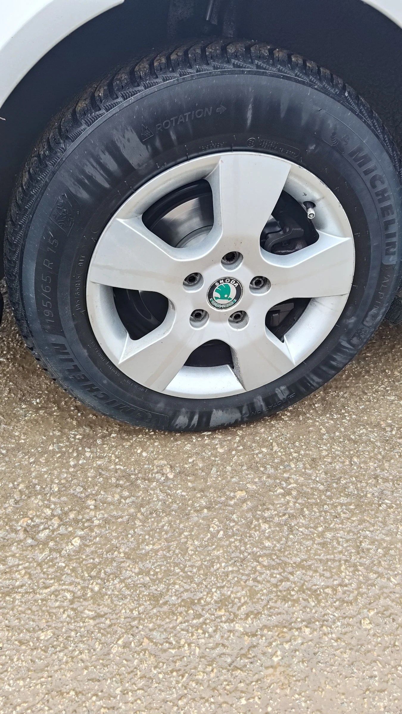 Skoda Octavia 1.6 FSI * BENZIN * 1 СОБСТВЕНИК* MICHELIN Alpin 7* - изображение 4