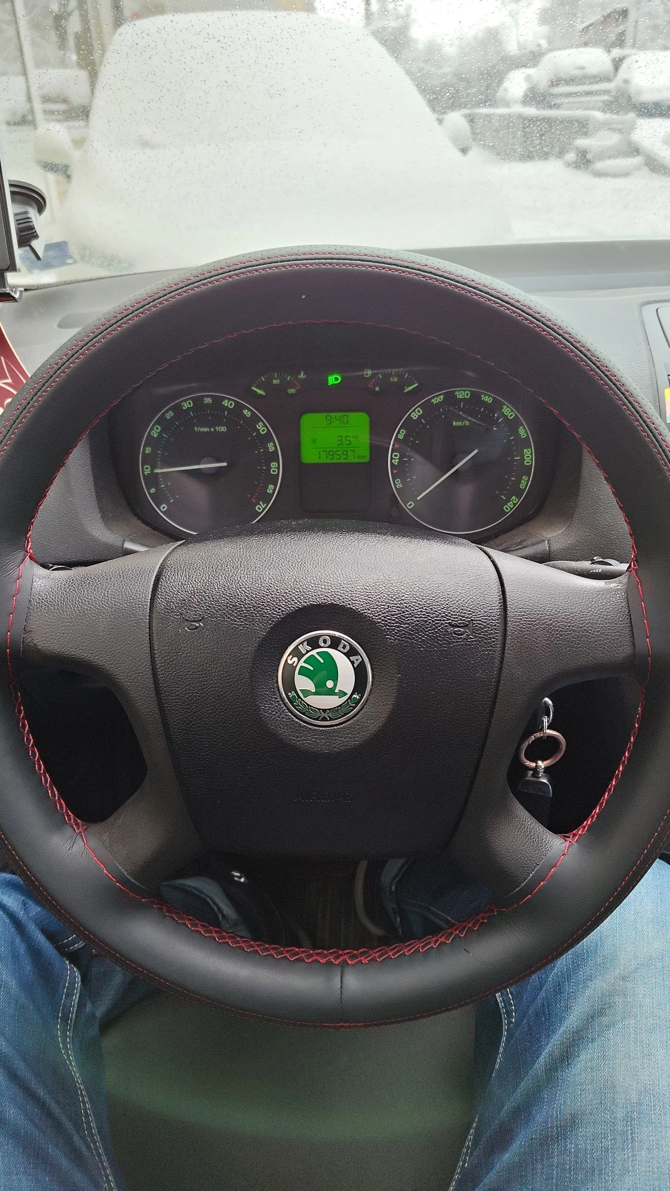 Skoda Octavia 1.6 FSI * BENZIN * 1 СОБСТВЕНИК* MICHELIN Alpin 7* - изображение 10