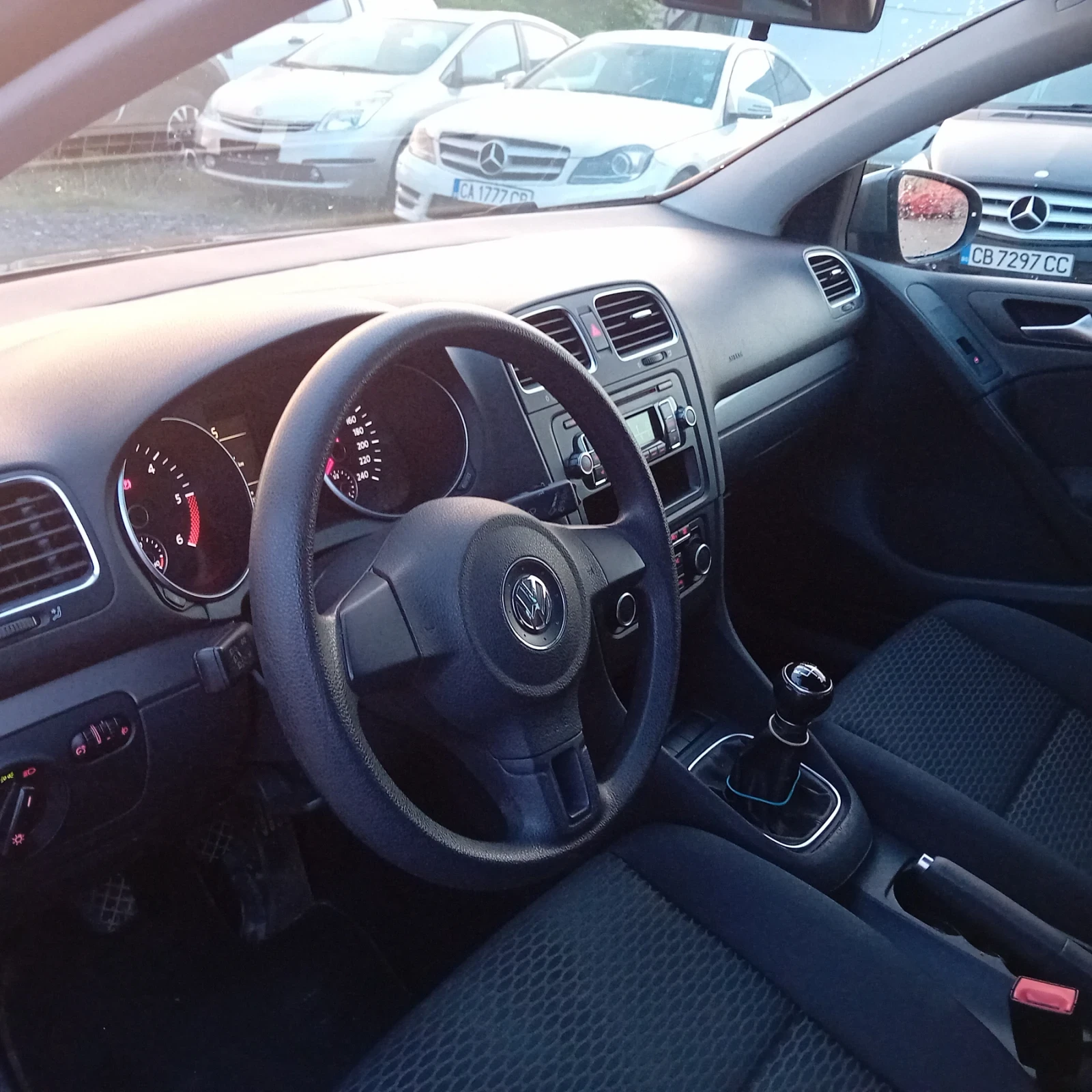 VW Golf 1.6 TDI 105k., снимка 8 - Автомобили и джипове - 55336818
