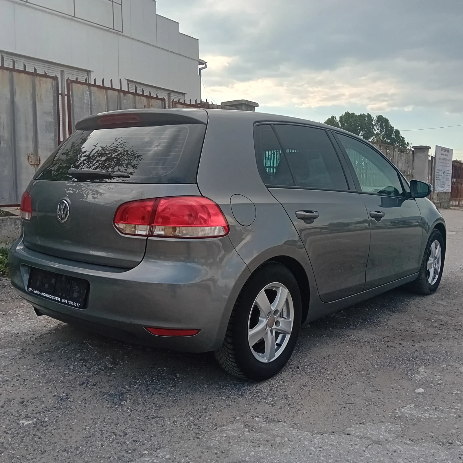 VW Golf 1.6 TDI 105k., снимка 4 - Автомобили и джипове - 55336818
