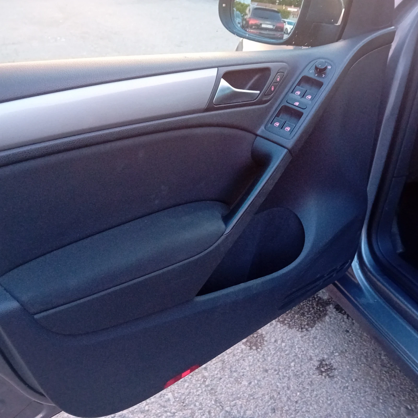 VW Golf 1.6 TDI 105k., снимка 10 - Автомобили и джипове - 55336818
