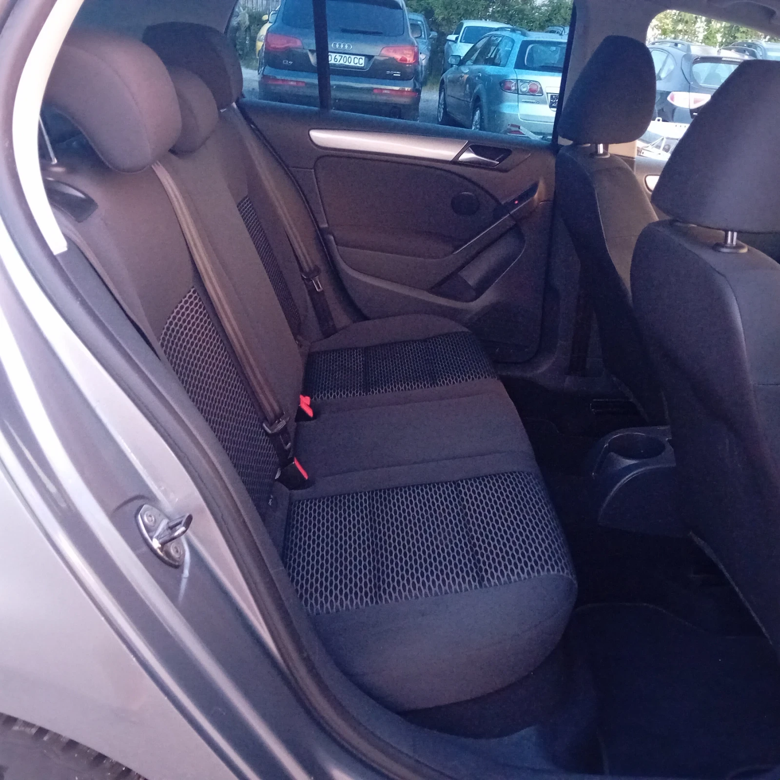 VW Golf 1.6 TDI 105k., снимка 12 - Автомобили и джипове - 55336818