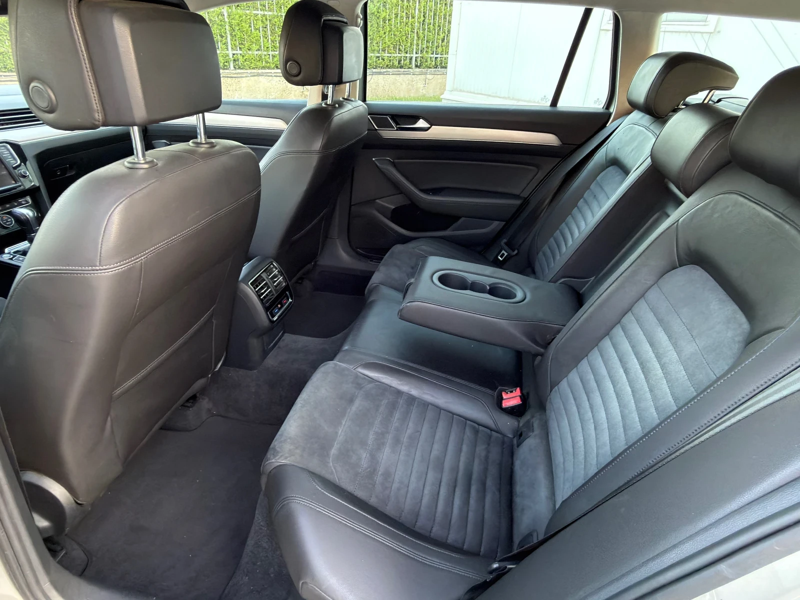 VW Passat 2.0Bi-TDI 240кс HIGHLINE DSG* Digital* 4Motion , снимка 9 - Автомобили и джипове - 55836750
