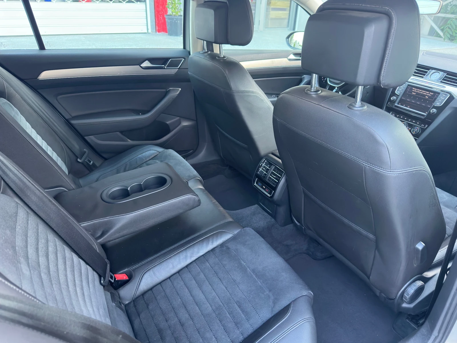VW Passat 2.0TDI 240кс HIGHLINE DSG* Digital* 4Motion , снимка 10 - Автомобили и джипове - 55626737