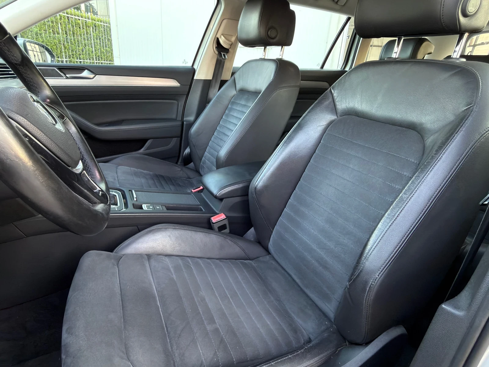 VW Passat 2.0Bi-TDI 240кс HIGHLINE DSG* Digital* 4Motion , снимка 11 - Автомобили и джипове - 55836750